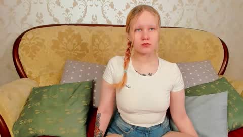 Snapshot of illando chatting on 8, 11, 2025 Annie online show from 8, 11, 2025