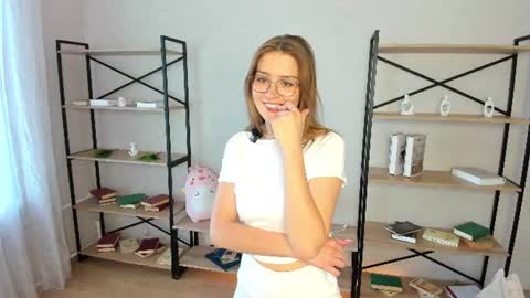 Snapshot of ilonamoorman chatting on 3, 7, 2026 Ilona online show from 3, 7, 2026