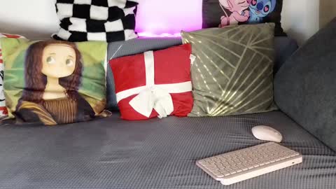 nicollee online show from 17, 1, 2025