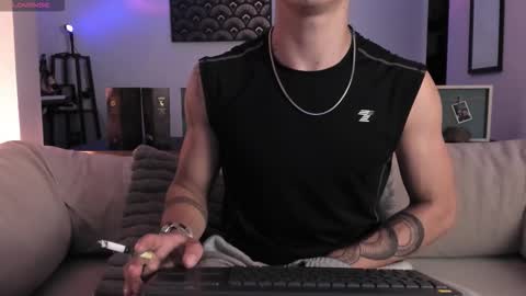 Snapshot of im__thomas chatting on 8, 10, 2025 IM THOMAS online show from 8, 10, 2025