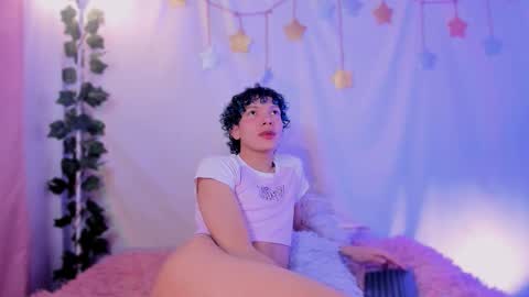 Alejo independent model   online show from 14, 12, 2025