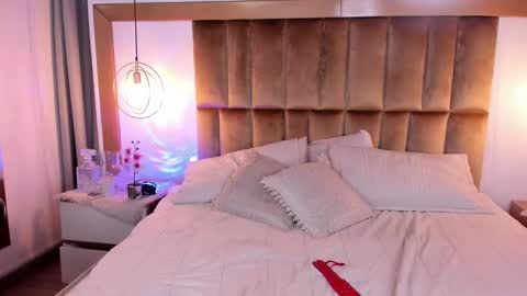 Anna  online show from 12, 12, 2024