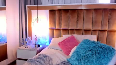 Anna  online show from 14, 1, 2025