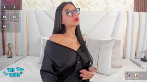 Snapshot of im_karla_ chatting on 5, 1, 2025 Karla 3 online show from 5, 1, 2025