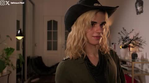 Snapshot of imkawaiiboi chatting on 30, 10, 2025 sasha hethey online show from 30, 10, 2025