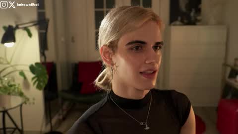 Snapshot of imkawaiiboi chatting on 4, 12, 2025 sasha hethey online show from 4, 12, 2025