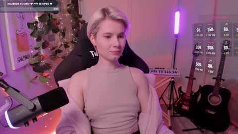 Mia online show from 4, 3, 2025