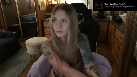 Snapshot of incognitoqueen chatting on 3, 1, 2025 Carter online show from 3, 1, 2025