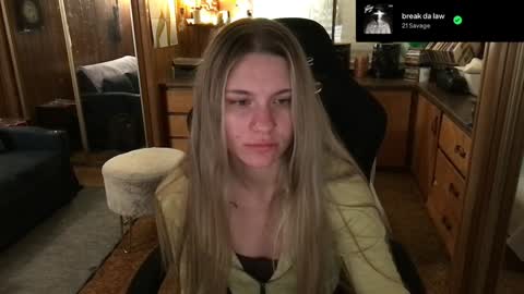 Snapshot of incognitoqueen chatting on 4, 1, 2025 Carter online show from 4, 1, 2025