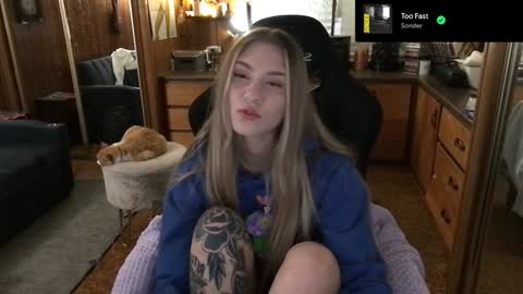 Snapshot of incognitoqueen chatting on 5, 1, 2025 Carter online show from 5, 1, 2025