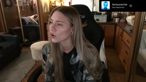 Snapshot of incognitoqueen chatting on 2, 2, 2025 Carter online show from 2, 2, 2025