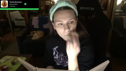 Snapshot of incognitoqueen chatting on 16, 11, 2025 Carter online show from 16, 11, 2025