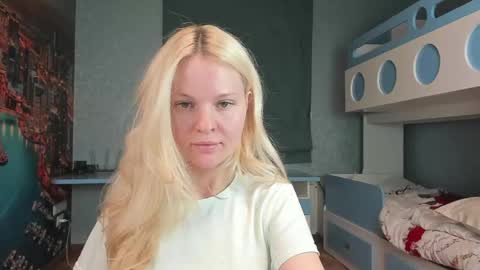 Snapshot of incredible__shell_ chatting on 28, 4, 2026 Masha online show from 28, 4, 2026