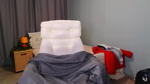 Snapshot of incredible_ariela chatting on 4, 2, 2025 incredible_ariela online show from 4, 2, 2025