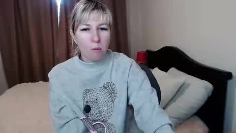 Snapshot of incredible_ariela chatting on 9, 2, 2025 incredible_ariela online show from 9, 2, 2025