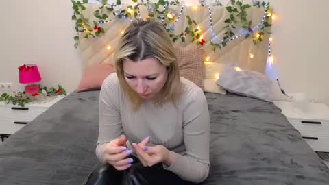 Snapshot of incredible_ariela chatting on 27, 2, 2025 incredible_ariela online show from 27, 2, 2025