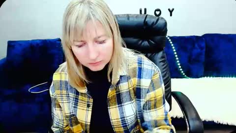 Snapshot of incredible_ariela chatting on 30, 10, 2025 incredible_ariela online show from 30, 10, 2025
