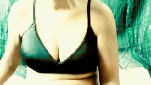 Snapshot of indian_spice_girl chatting on 25, 3, 2026 indian_spice_girl online show from 25, 3, 2026