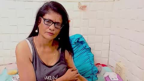 Snapshot of indianallure chatting on 1, 4, 2026 Femiez online show from 1, 4, 2026