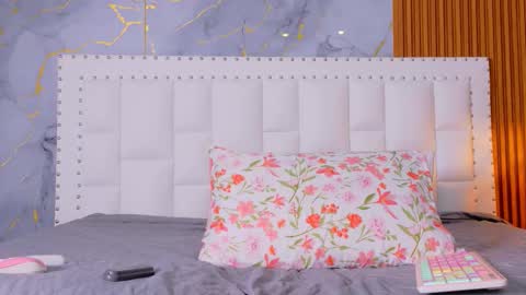 LITTLE AINHOA  online show from 18, 9, 2025