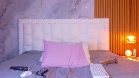 LITTLE AINHOA  online show from 9, 4, 2026