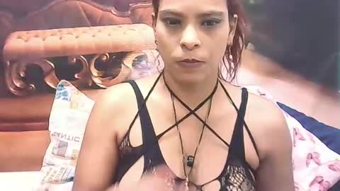 indiansexyass4u2luv online show from 4, 1, 2025