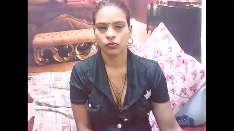 indiansexyass4u2luv online show from 14, 1, 2025