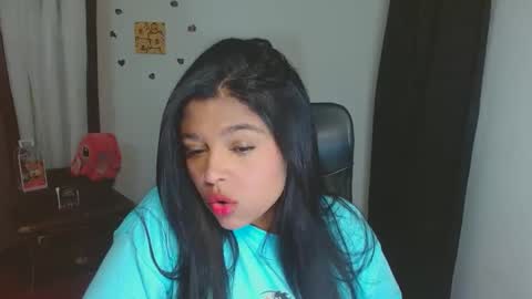 Snapshot of indica_18 chatting on 13, 10, 2025 Aleja vallejo online show from 13, 10, 2025