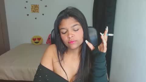 Snapshot of indica_18 chatting on 21, 10, 2025 Aleja vallejo online show from 21, 10, 2025