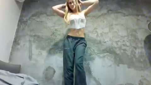 Snapshot of indierosee chatting on 7, 11, 2025 Indie Rose online show from 7, 11, 2025