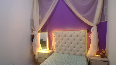 Snapshot of ingrid_casas chatting on 17, 12, 2024 Ingrid petite online show from 17, 12, 2024