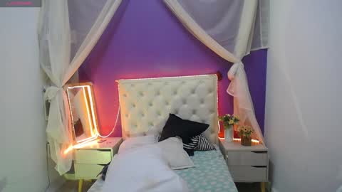 Snapshot of ingrid_casas chatting on 15, 1, 2025 Ingrid petite online show from 15, 1, 2025