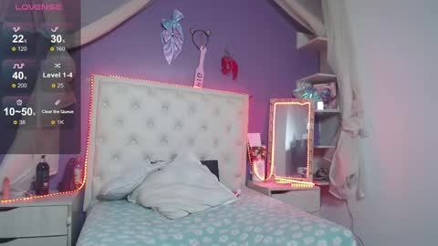 Snapshot of ingrid_casas chatting on 6, 3, 2025 Ingrid petite online show from 6, 3, 2025