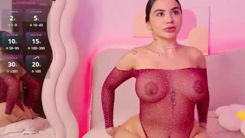 Snapshot of innocentlady_ chatting on 30, 10, 2025 SELENA  online show from 30, 10, 2025