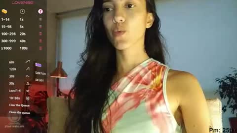 Snapshot of innocentlatiina chatting on 7, 7, 2026 Laroa online show from 7, 7, 2026