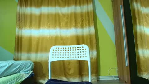 Snapshot of insanephisique chatting on 8, 10, 2025 insanephisique online show from 8, 10, 2025