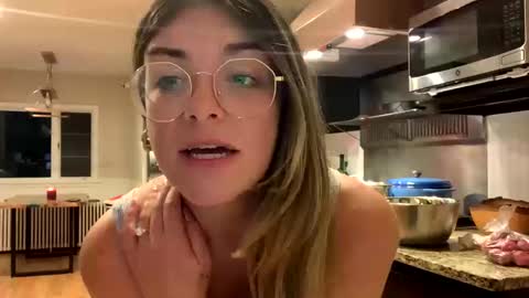 Snapshot of intothewoodswego chatting on 11, 10, 2025 IntoTheWoodsWeGo online show from 11, 10, 2025