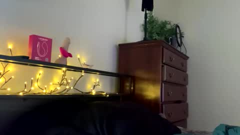 Snapshot of intothewoodswego chatting on 8, 4, 2026 IntoTheWoodsWeGo online show from 8, 4, 2026