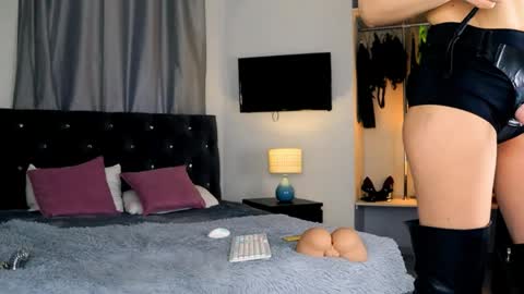inviting_tina online show from 9, 5, 2026