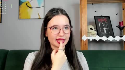 Mia online show from 28, 10, 2025