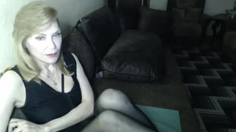 Snapshot of irenalegs chatting on 20, 4, 2026 irenalegs online show from 20, 4, 2026