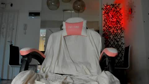 Snapshot of irenevon chatting on 18, 12, 2024 Ir s room online show from 18, 12, 2024