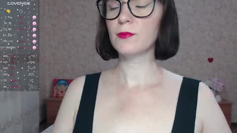 IrenLarasani online show from 3, 10, 2025