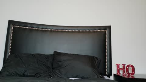 Snapshot of iris_the_squirter chatting on 23, 12, 2025 Iris online show from 23, 12, 2025