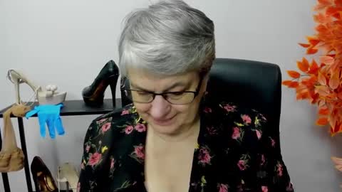 Snapshot of iris_xdesire chatting on 4, 12, 2024 I R I S online show from 4, 12, 2024