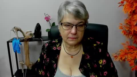 Snapshot of iris_xdesire chatting on 10, 12, 2024 I R I S online show from 10, 12, 2024