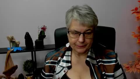 Snapshot of iris_xdesire chatting on 17, 12, 2024 I R I S online show from 17, 12, 2024