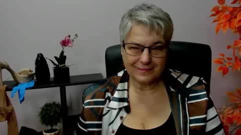 Snapshot of iris_xdesire chatting on 18, 12, 2024 I R I S online show from 18, 12, 2024