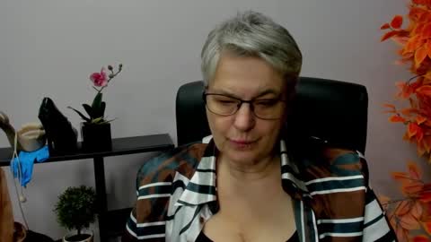 Snapshot of iris_xdesire chatting on 18, 12, 2024 I R I S online show from 18, 12, 2024