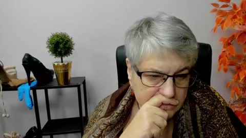 Snapshot of iris_xdesire chatting on 31, 12, 2024 I R I S online show from 31, 12, 2024